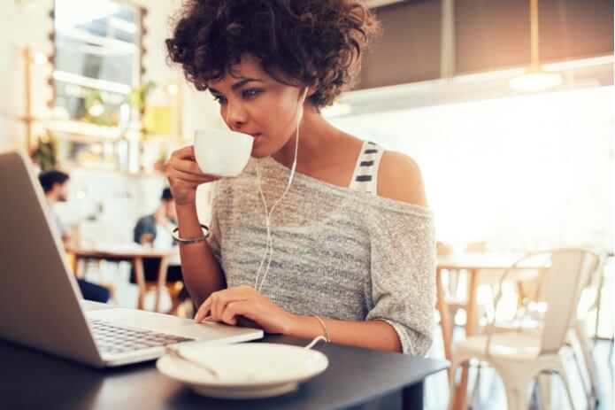 woman working from cafe